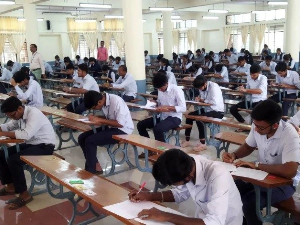 Karachi ninth-grade students after the announcement of the new grading policy results