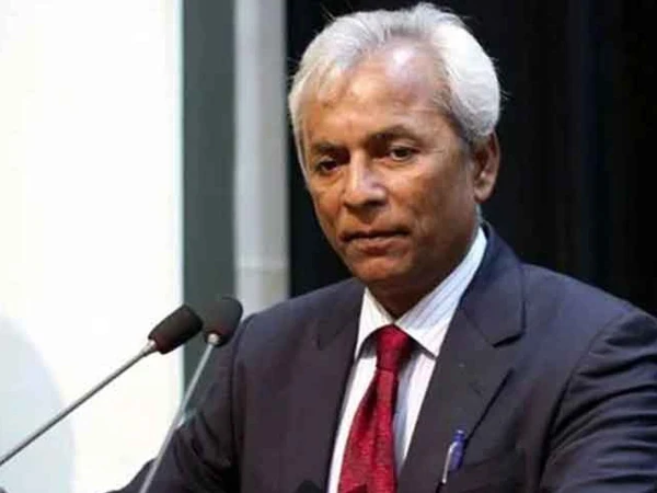 Sindh Governor Nihal Hashmi addressing police officers at Governor House
