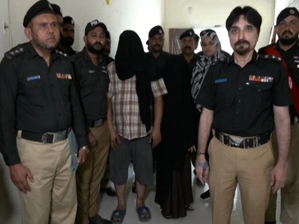 Korangi Police arrest suspects and recover alleged ice drugs during an operation in Landhi Karachi