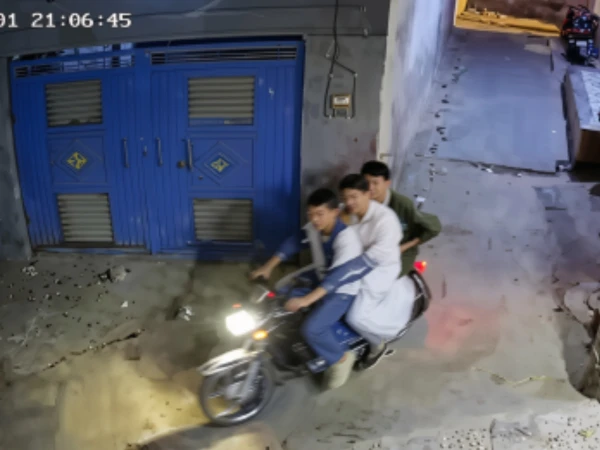 Three armed motorcycle riders allegedly rob citizens during a street crime incident near Clifton Karachi.