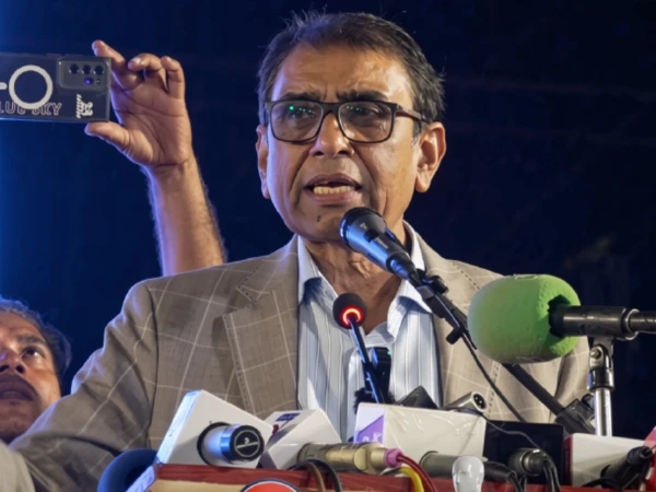 Khalid Maqbool Siddiqui speaking at a Defence Day and Martyrs event in Hyderabad
