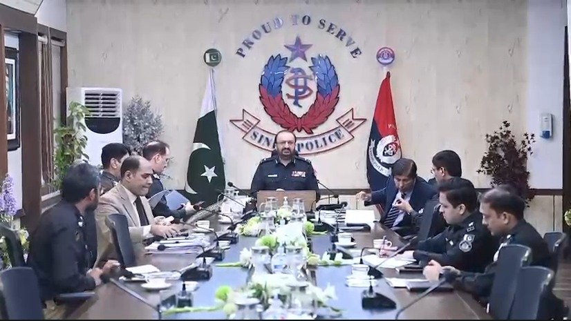 IG Sindh Javed Alam Odho chairing a meeting on drug and gutka mawa crackdown