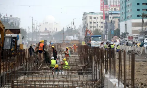 Dispute between Karachi Metropolitan Corporation City Wardens and Railway Police during construction work near Natha Khan and Pehlwan Goth.