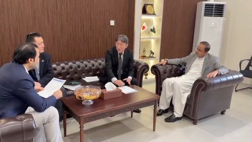 Karachi Mayor Murtaza Wahab and Japanese Consul General Hattori Masaru during a meeting at Karachi Metropolitan Corporation