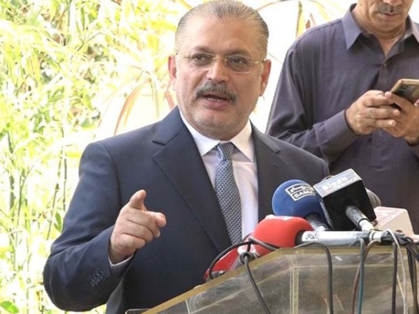 Sindh Senior Minister Sharjeel Inam Memon reviews BRT operations and discusses road excavation and traffic disruptions during Yellow Line construction in Karachi.