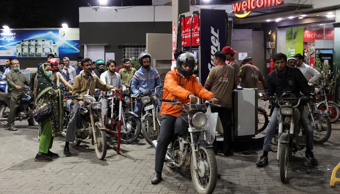 New petrol and diesel prices announced by Pakistan government