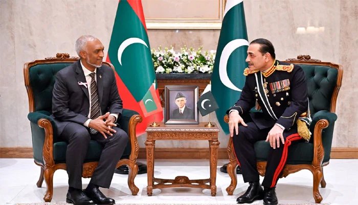 Field Marshal Asim Munir and Maldives President Mohamed Muizzu during their meeting in Islamabad