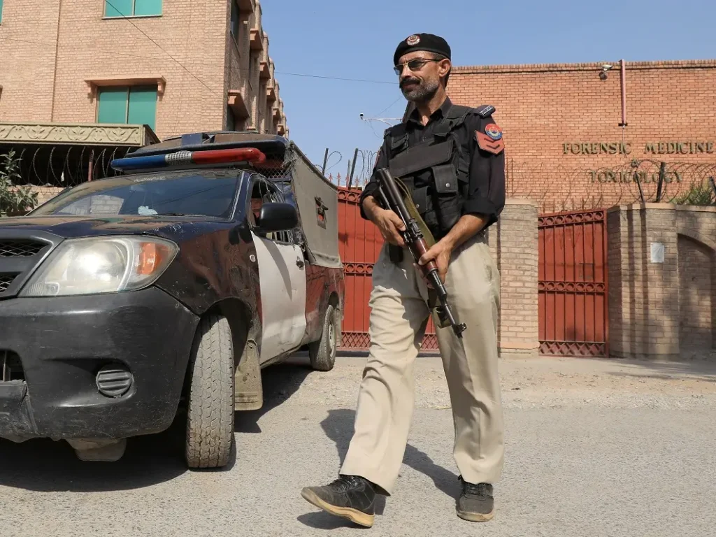 Police investigation into an alleged gold robbery in Defence Phase 8, Karachi.