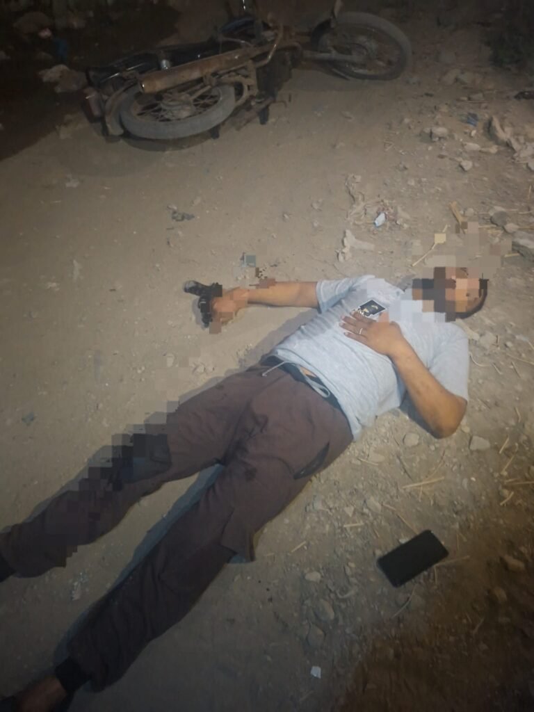 Karachi police operation near Akhri Stop and Sindhi Hotel in Liaquatabad