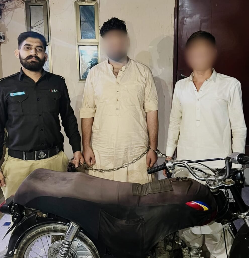 Soldier Bazaar police operation against suspected street criminals in Karachi