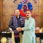 Sindh IG Javed Alam Odho meets senior journalist Muhammad Azeem Sial at the Central Police Office in Karachi following his safe recovery.