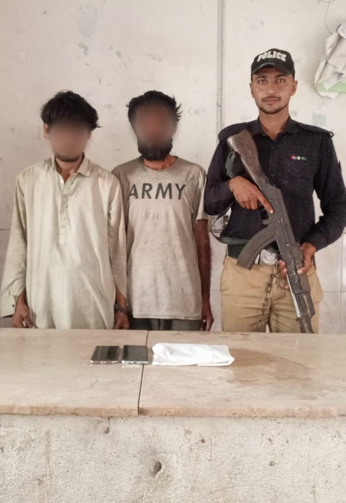Keamari Police arrest two suspects and recover stolen mobile phones in Ittehad Town, Karachi.