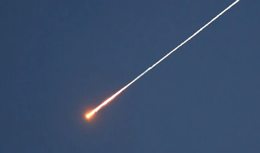 Illustration of an air defence system intercepting a cruise missile near Medina