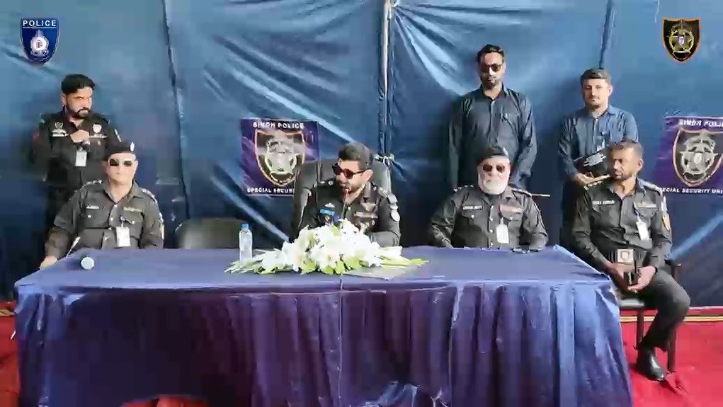 SSU Commandant Amir Khan Niazi distributing appointment orders to newly selected personnel
