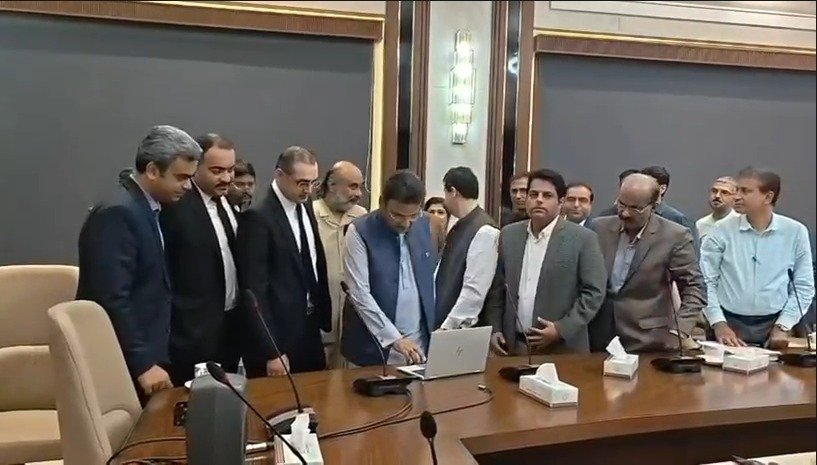 Sindh Law Minister Zia ul Hassan Lanjar at the launch of the new law portal