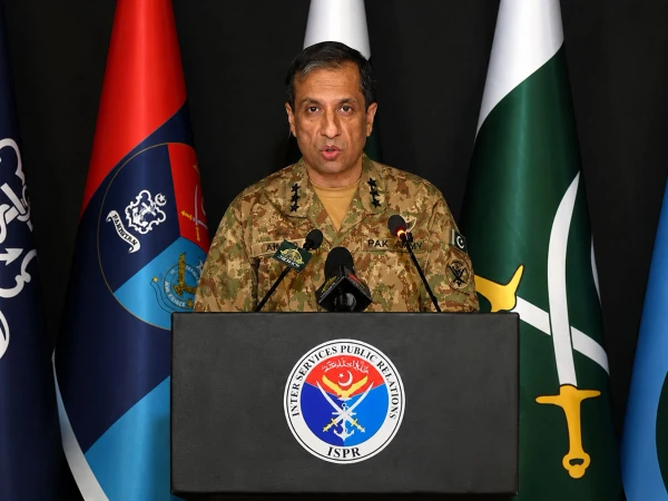 DG ISPR Ahmed Sharif Chaudhry discussing Pakistani troops in Saudi Arabia