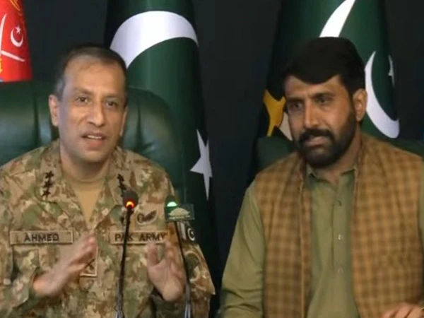 DG ISPR Ahmed Sharif Chaudhry presenting Muhammad Asif during a press conference in Islamabad