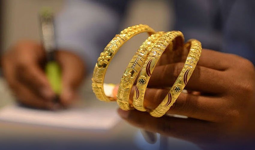 Gold and silver prices in Pakistan's local bullion market