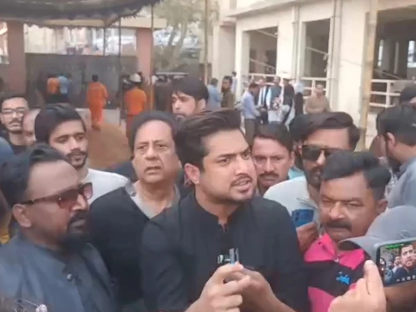 Iqrar ul Hassan case hearing at Karachi Sessions Court East