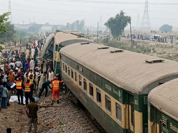 Rescue operation after Rahman Baba Express derailed near Sher Shah Bridge in Multan