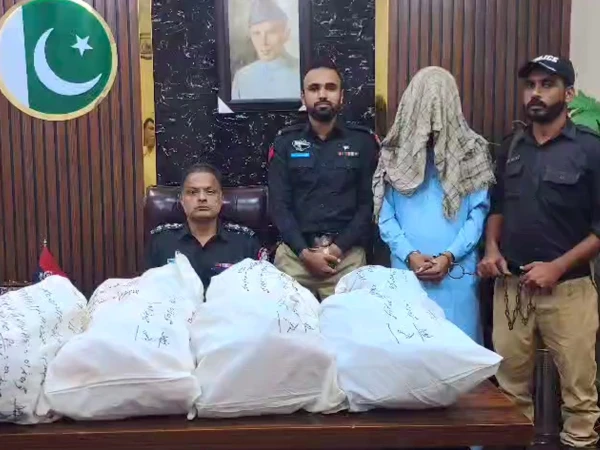Karachi Police operation against an interprovincial drug supplier in Gulshan-e-Iqbal